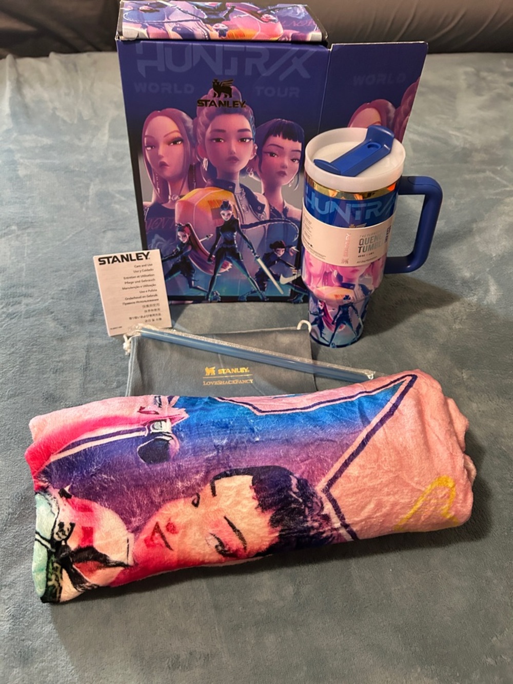 K-Pop Demon Hunters purple/Pink 40oz Bottle with Matching matching throw blanket